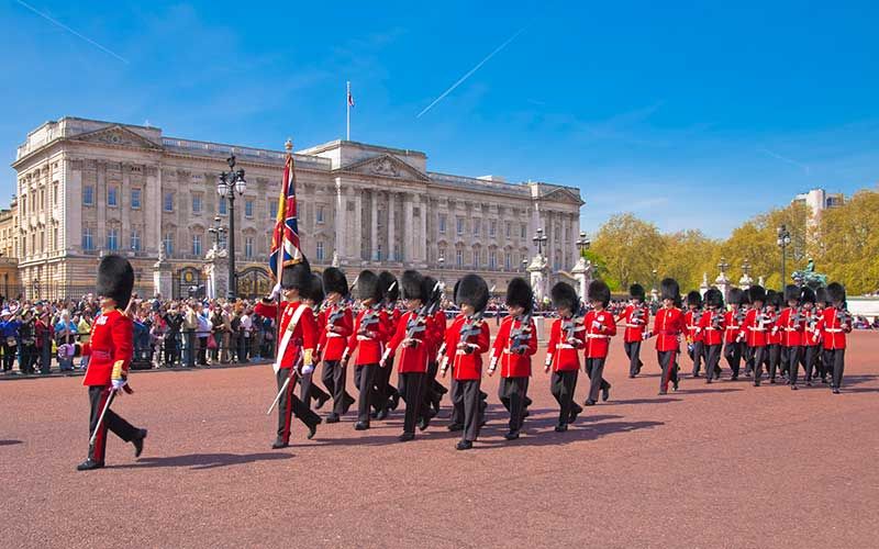 Marching, Public space, Team, Palace, Uniform, Parade, Troop, Military, Architecture, Event, 