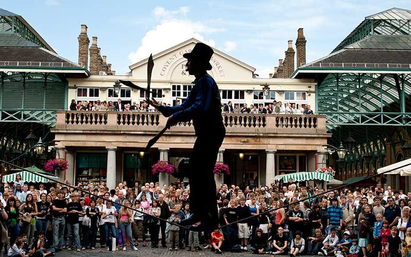 Street performance, Crowd, Performance, Street dance, Tourism, Event, Dance, Performance art, Street, Performing arts, 