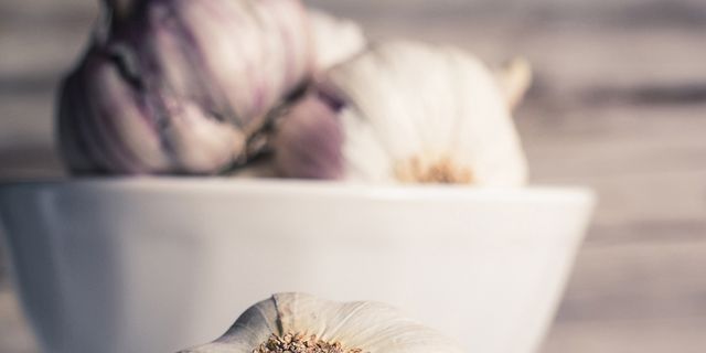 Garlic, Elephant garlic, Vegetable, Plant, Food, Still life photography, Allium, Sky, Onion, Still life, 
