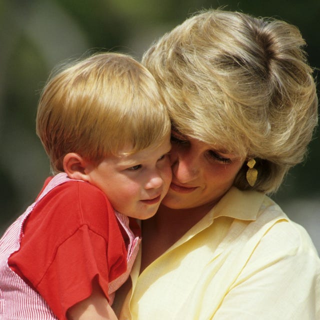 Hair, Blond, Child, Hairstyle, Interaction, Love, Hug, Gesture, 
