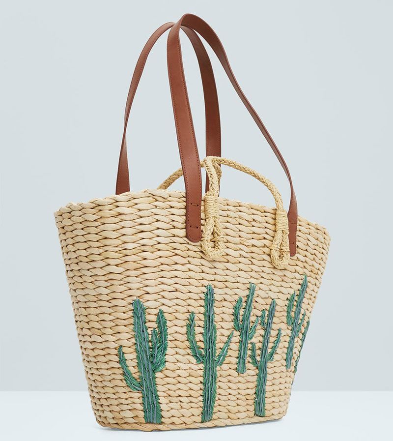 Bag, Wicker, Beige, Luggage and bags, Basket, Shoulder bag, Home accessories, Fawn, Picnic basket, Label, 