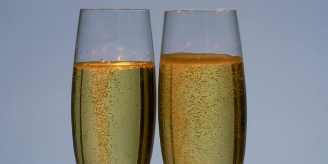 Champagne stemware, Champagne cocktail, Drink, Stemware, Champagne, Drinkware, Alcoholic beverage, Beer glass, Glass, Wine, 
