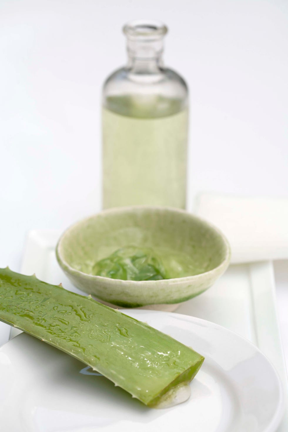 Fluid, Liquid, Green, Bottle, Dishware, Food, Ingredient, Glass bottle, Cuisine, Drinkware, 