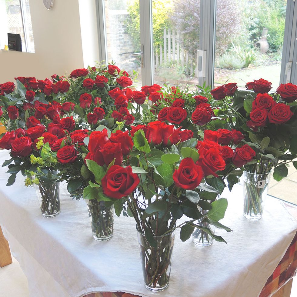 Flower, Plant, Red, Floristry, Garden roses, Rose, Bouquet, Flower Arranging, Cut flowers, Floral design, 