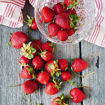 Strawberry, Strawberries, Food, Fruit, Berry, Natural foods, Plant, Superfood, Frutti di bosco, Produce, 