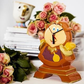 Figurine, Toy, Cartoon, Cut flowers, Bouquet, Rose, Flower, Plant, Stuffed toy, 