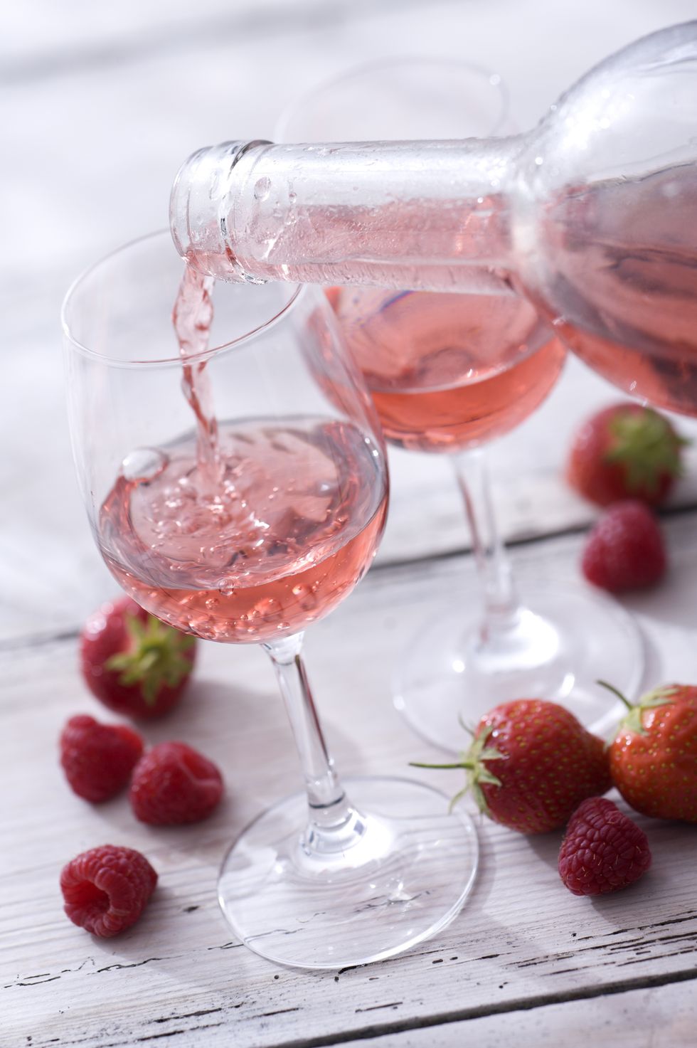 Drink, Strawberry, Food, Strawberries, Wine glass, Wine cocktail, Glass, Stemware, Raspberry, Berry, 
