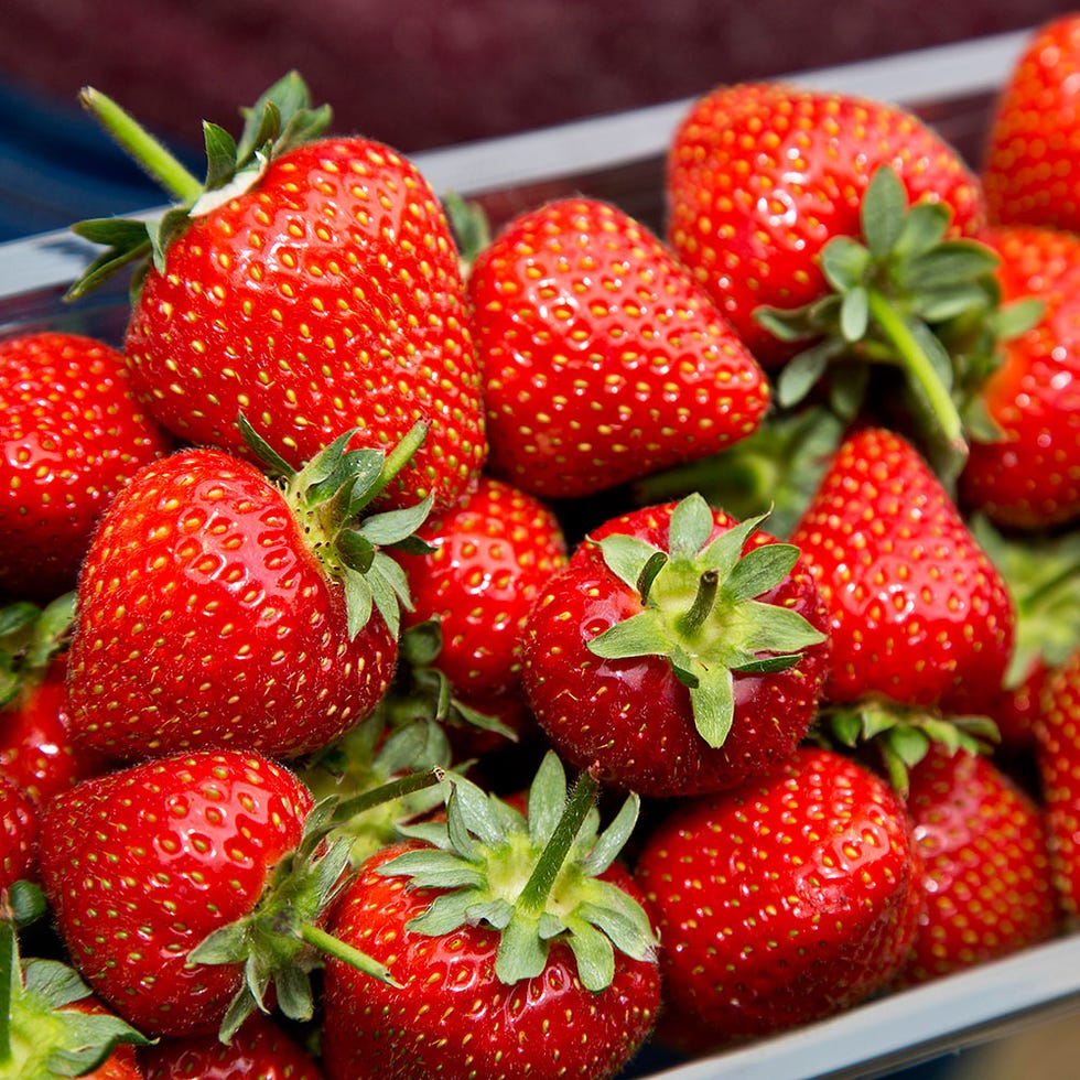 Natural foods, Strawberry, Strawberries, Fruit, Food, Frutti di bosco, Berry, Plant, Local food, Accessory fruit, 