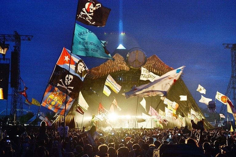 Crowd, Stage, Flag, Performance, Event, Public event, Concert, Rock concert, Sky, Fan, 
