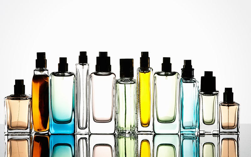 Bottle, Glass bottle, Product, Beauty, Liquid, Water, Perfume, Material property, Solution, Drinkware, 
