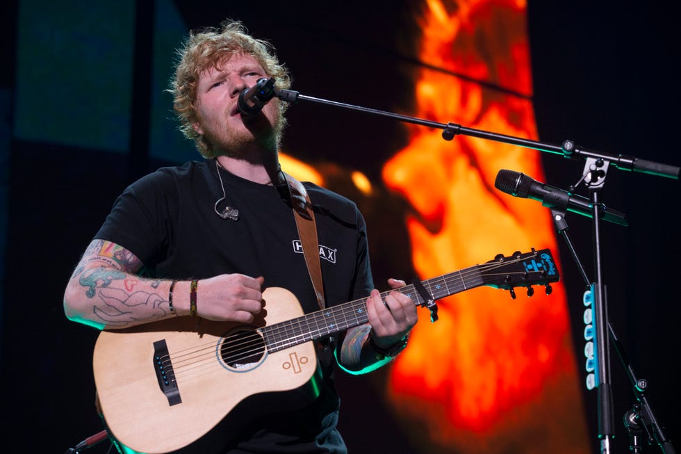 Musician, Performance, Guitar, Music, String instrument, Entertainment, String instrument, Guitarist, Musical instrument, Performing arts, 