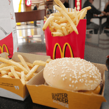 Dish, Food, French fries, Fast food, Junk food, Fried food, Kids' meal, Side dish, Cuisine, Fast food restaurant, 