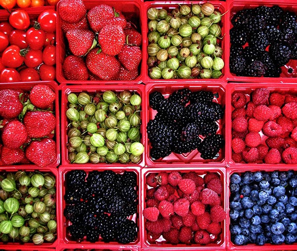 Natural foods, Local food, Food, Fruit, Berry, Superfood, Frutti di bosco, Plant, Seedless fruit, Blackberry, 