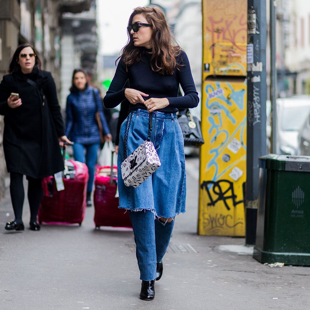 Vergadering persoonlijkheid Zeeslak Denim shorts over jeans is a new fashion trend
