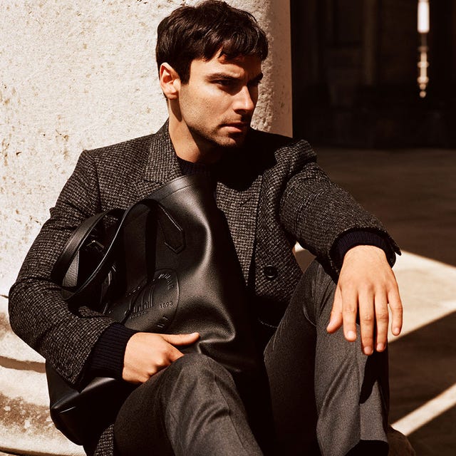 Sitting, Collar, Jacket, Black hair, Knee, Street fashion, Leather, Fashion model, Top, Photo shoot, 