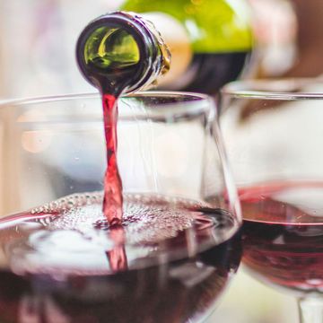 Drink, Red wine, Wine glass, Alcoholic beverage, Wine, Alcohol, Stemware, Wine cocktail, Glass, Kalimotxo, 