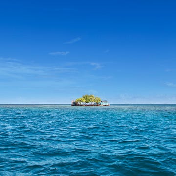 Blue, Natural landscape, Coastal and oceanic landforms, Ocean, Fluid, Horizon, Liquid, Island, Sea, Aqua, 