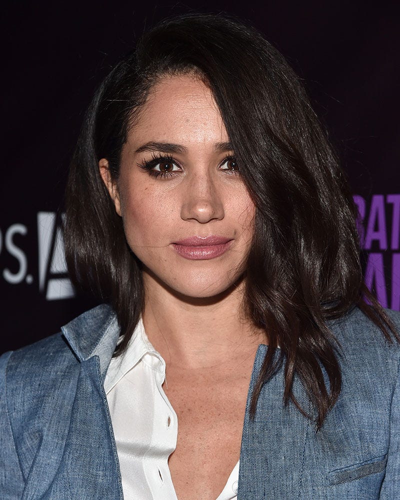 Hair, Face, Hairstyle, Eyebrow, Layered hair, Chin, Long hair, Black hair, Beauty, Lip, 
