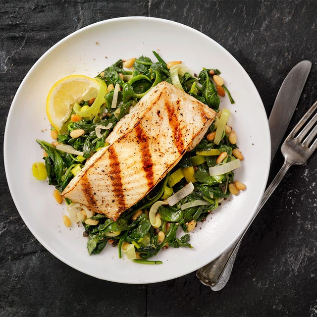 Food, Cuisine, Dishware, Ingredient, Tableware, Leaf vegetable, Produce, Dish, Breakfast, Cutlery, 
