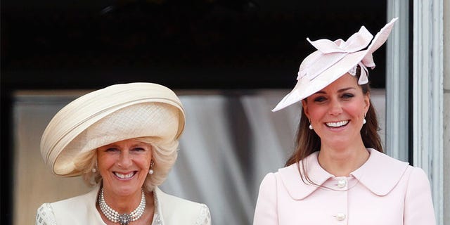White, Clothing, Uniform, Fashion, Headgear, Hat, Fashion accessory, Sleeve, Tradition, Dress, White, Clothing, Uniform, Fashion, Headgear, Hat, Fashion accessory, Sleeve, Tradition, Dress,