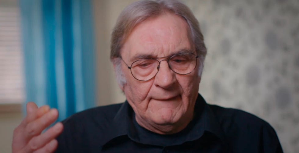 Facial expression, Wrinkle, Elder, Gesture, Grandparent, Glasses, Smile, 