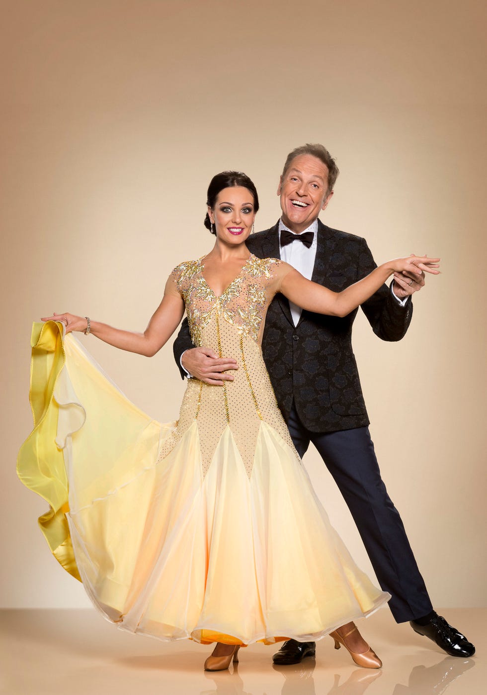 Dancer, Dancesport, Dance, Entertainment, Performing arts, Ballroom dance, Event, Choreography, Salsa, Shoulder, 
