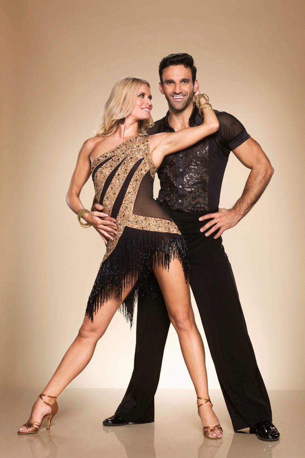 Dance, Shoulder, Latin dance, Performing arts, Tango, Event, Dancesport, Dress, Leg, Fashion model, 