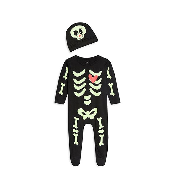 Clothing, Sleeve, Outerwear, Costume, Skeleton, Hood, Cap, Fictional character, T-shirt, 