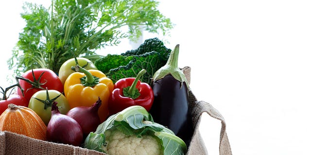 Natural foods, Vegetable, Basket, Bag, Whole food, Capsicum, Local food, Superfood, Food, Bell peppers and chili peppers, 