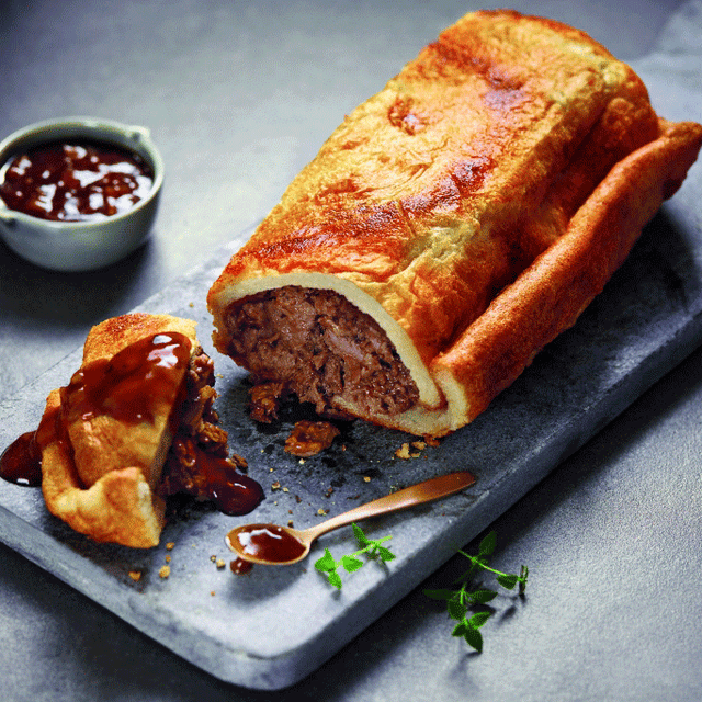 Dish, Food, Cuisine, Ingredient, Produce, Baked goods, Staple food, Stromboli, Meat, Sausage roll, 