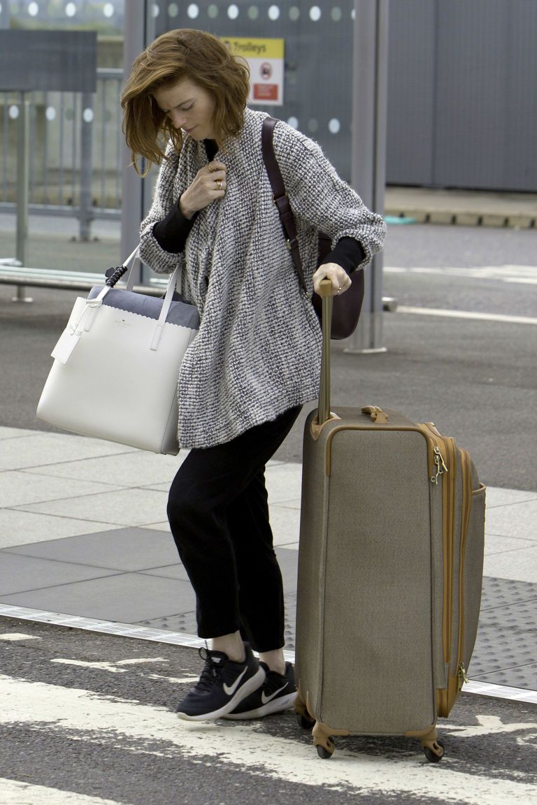 Suitcase, Shoulder, Street fashion, Hand luggage, Snapshot, Standing, Fashion, Hairstyle, Travel, Street, 