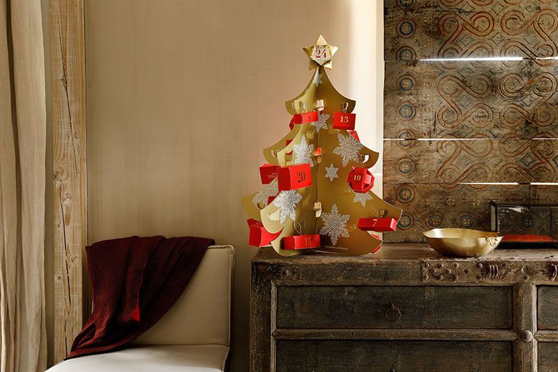 Christmas tree, Christmas decoration, Room, Christmas, Interior design, Tree, Christmas ornament, Wallpaper, Wall, Interior design, 