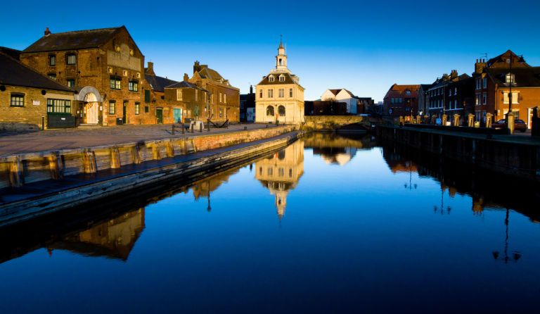 Reflection, Water, Sky, Waterway, River, Town, Landmark, Canal, Architecture, Reflecting pool, 