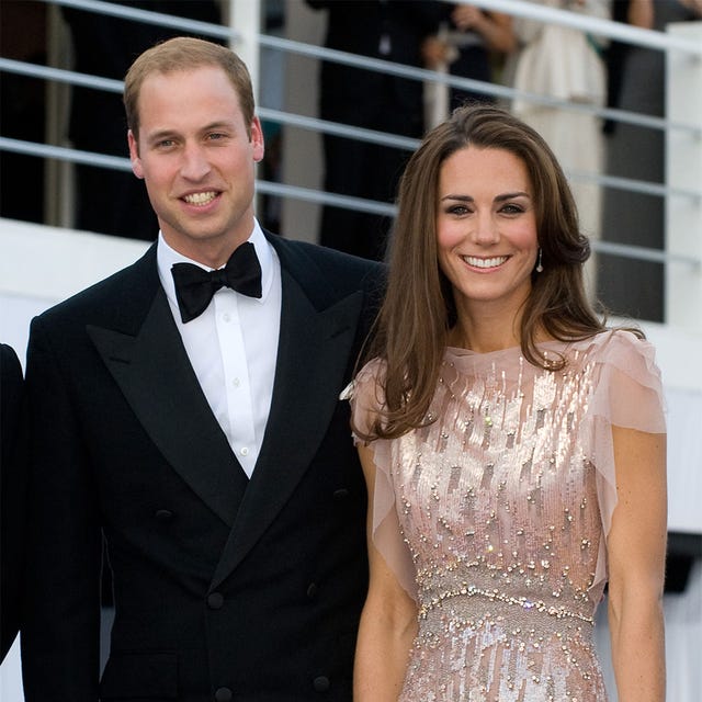 Suit, Hair, Facial expression, Dress, Formal wear, Clothing, Tuxedo, Hairstyle, Fashion, Neck, 