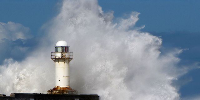 Wave, Lighthouse, Tower, Beacon, Wind wave, Sea, Storm, Geological phenomenon, Tide, Ocean, 