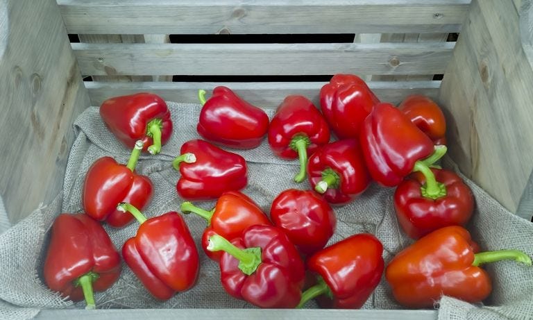 Natural foods, Bell pepper, Food, Pimiento, Vegetable, Bell peppers and chili peppers, Local food, Capsicum, Chili pepper, Plant, 