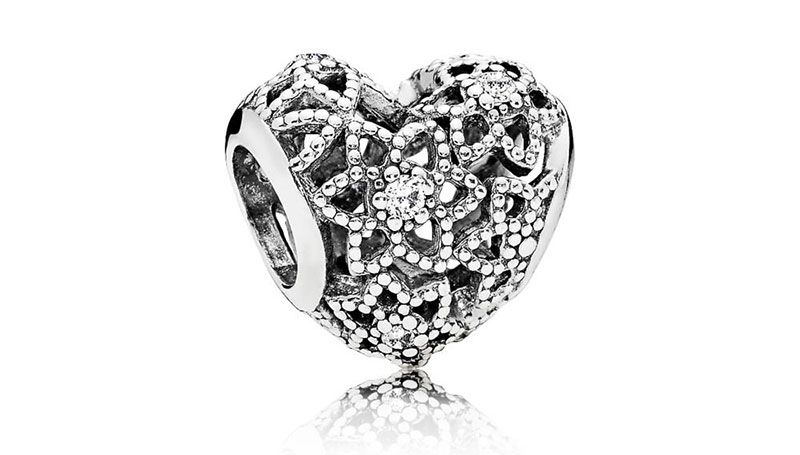 Heart, Diamond, Fashion accessory, Heart, Silver, Jewellery, Engagement ring, Metal, 