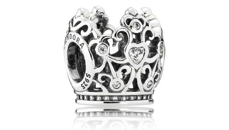 Crown, Fashion accessory, Silver, Jewellery, Font, Diamond, Heart, Metal, Ring, 