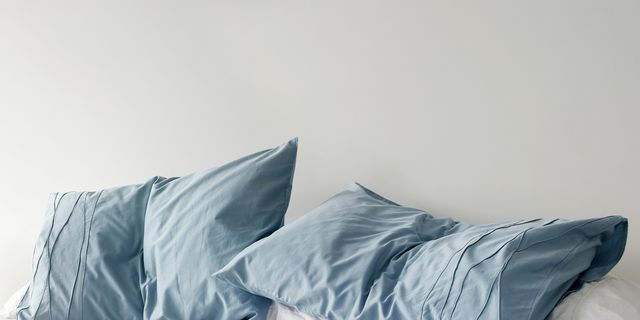 Bed sheet, Bedding, Blue, Bed, Furniture, Duvet cover, Bedroom, Textile, Duvet, Comfort, 