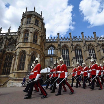 Marching, Marching band, Palace, Musician, Uniform, Musical ensemble, Grenadier, Troop, Parade, Headgear, 