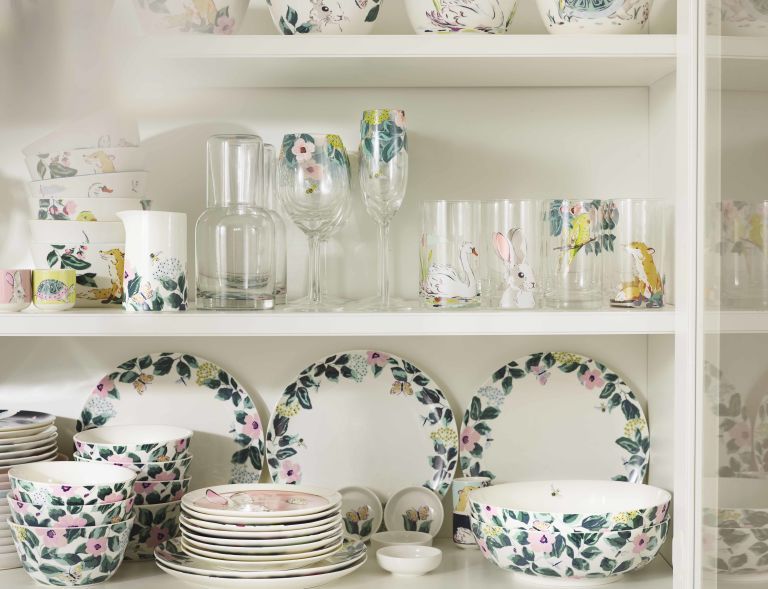 Shelf, Porcelain, Dishware, Ceramic, Tableware, Shelving, Room, Teacup, Serveware, Dinnerware set, 