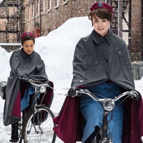 Snow, Outerwear, Vehicle, Fashion, Bicycle, Winter, Recreation, Headgear, Helmet, Street fashion, 
