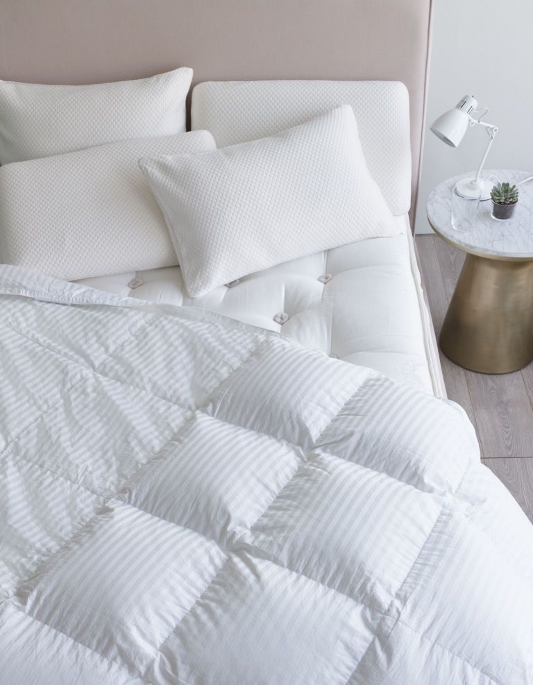 Bedding, White, Bed sheet, Duvet cover, Textile, Duvet, Linens, Pillow, Furniture, Room, 