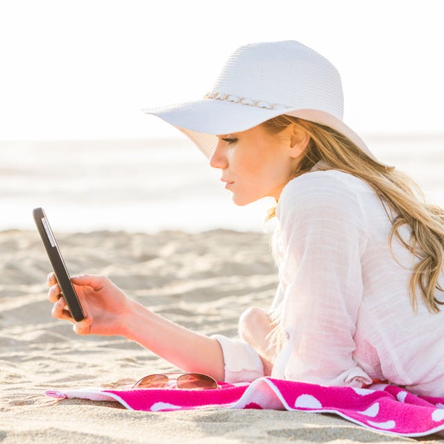 Skin, Beauty, Pink, Vacation, Blond, Sitting, Headgear, Leisure, Fashion accessory, Writing, 
