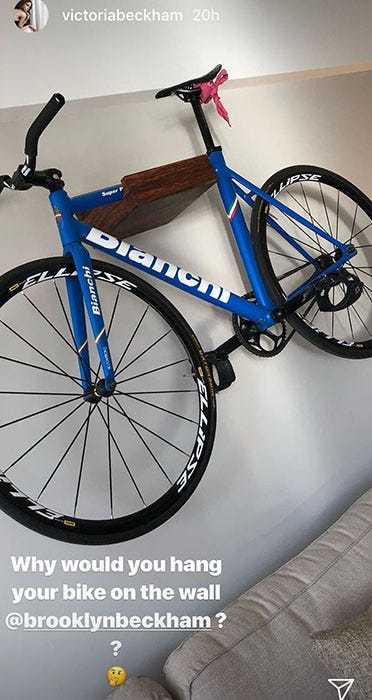 Land vehicle, Bicycle, Bicycle wheel, Bicycle frame, Bicycle part, Vehicle, Bicycle tire, Bicycle drivetrain part, Spoke, Blue, 