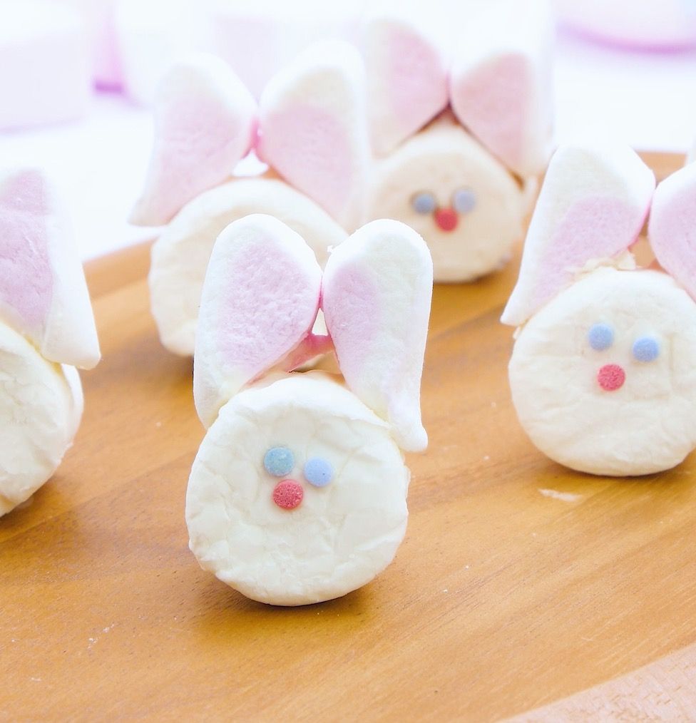 Marshmallow, Pink, Food, Meringue, Cuisine, Marshmallow creme, Party favor, Dessert, Confectionery, 
