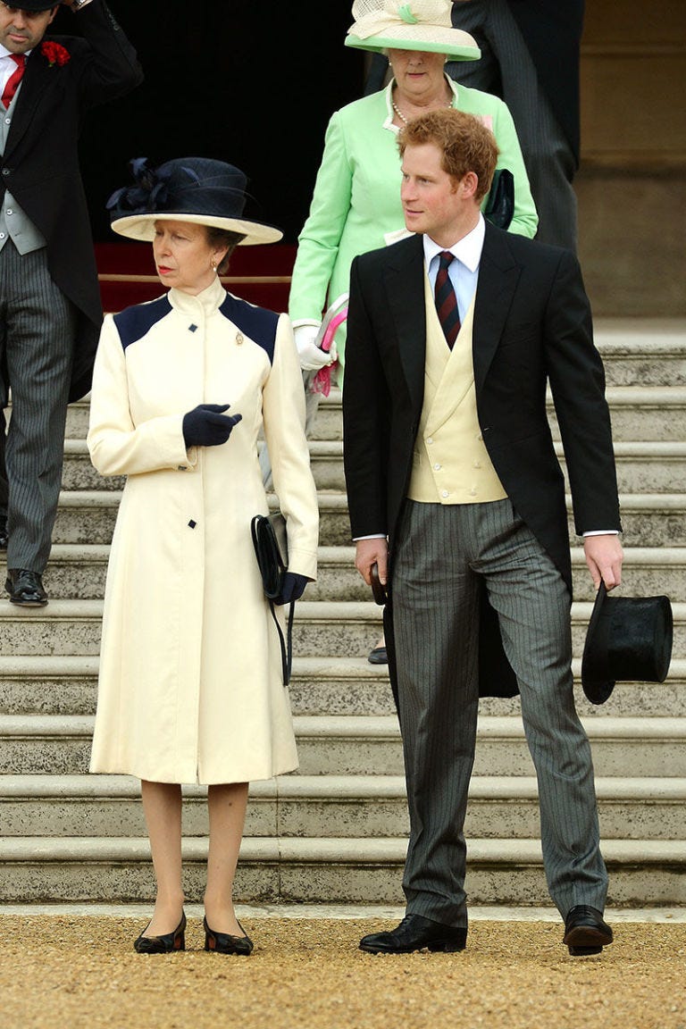 Fashion, Uniform, Headgear, Outerwear, Suit, Hat, Event, Formal wear, Gesture, Fashion accessory, 