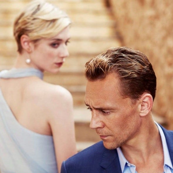 Hair, Hairstyle, Blond, Shoulder, Forehead, Skin, Chin, Human, Neck, Brown hair, 