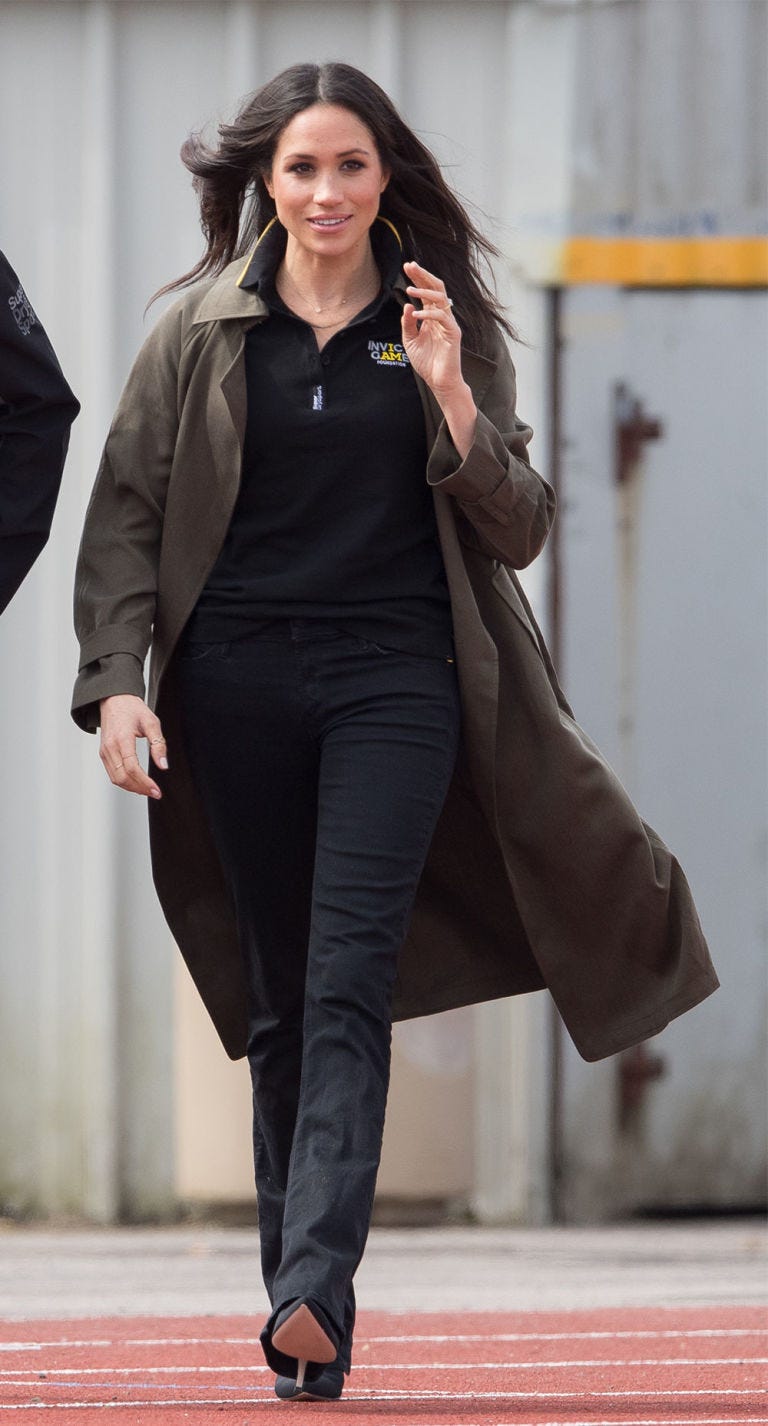 Clothing, Street fashion, Outerwear, Fashion, Fashion model, Footwear, Tights, Jacket, Brown hair, Jeans, 