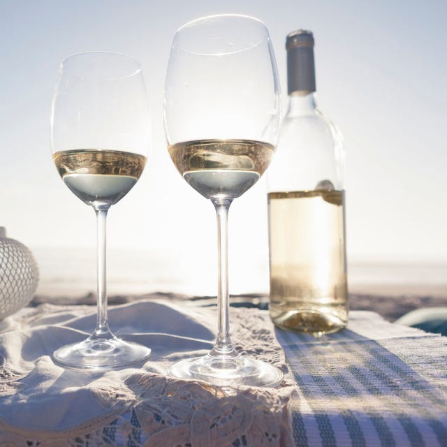 Stemware, Champagne stemware, Wine glass, Glass, Drinkware, Drink, Water, Wine, Alcoholic beverage, Tableware, 